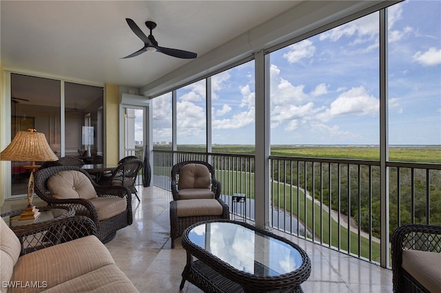 sunroom with ceiling fan