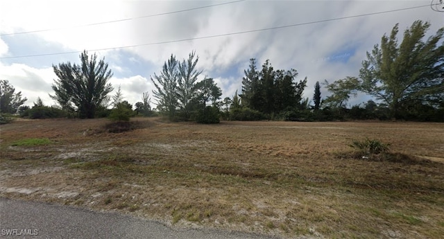 Listing photo 2 for 2030 NW 21st St, Cape Coral FL 33993