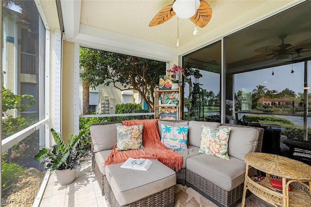 sunroom with ceiling fan