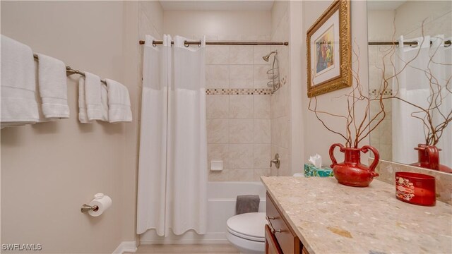 full bathroom with toilet, vanity, and shower / bath combo