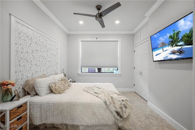 bedroom with ceiling fan, ornamental molding, and a closet