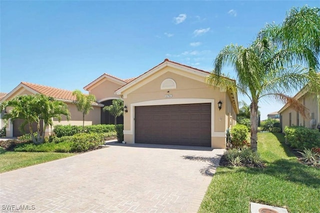 view of front facade featuring a front yard and a garage