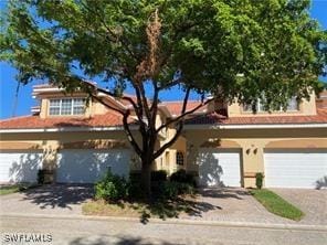 view of front of home featuring a garage and driveway