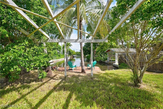 view of yard featuring a water view