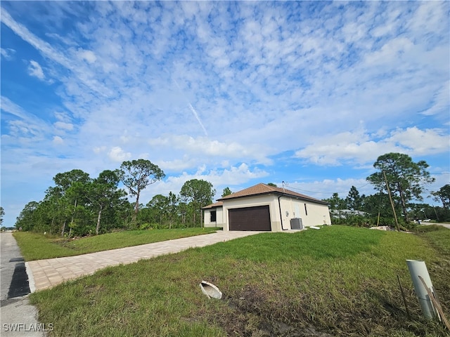 view of front of home featuring a garage and a front lawn