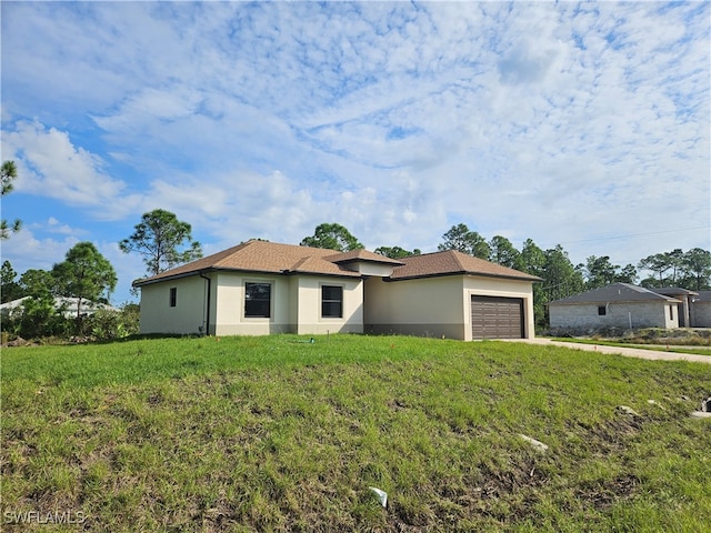 view of front of property featuring a garage and a front yard