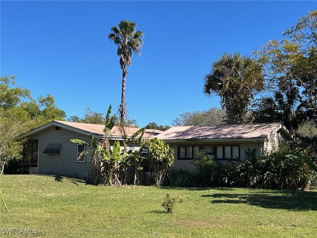 ranch-style home with a front lawn