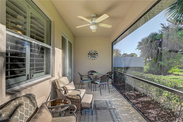 sunroom with ceiling fan