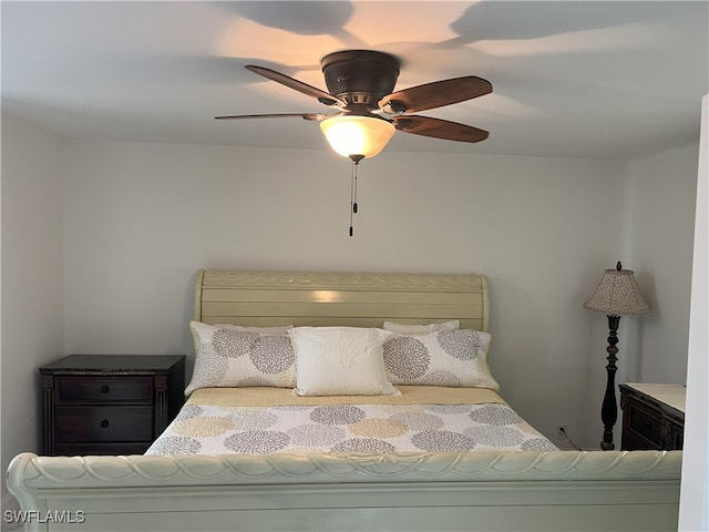 bedroom with ceiling fan