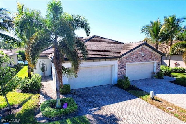 view of front facade featuring a garage