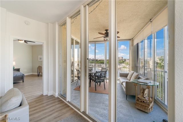 sunroom with ceiling fan