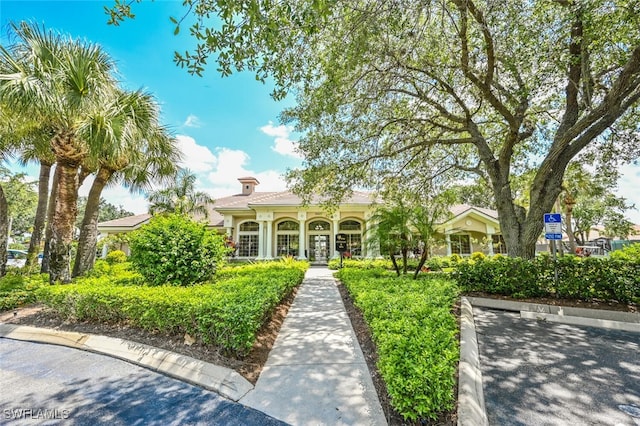 view of front of property