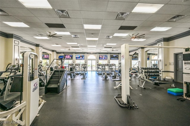 exercise room featuring a ceiling fan, visible vents, and crown molding