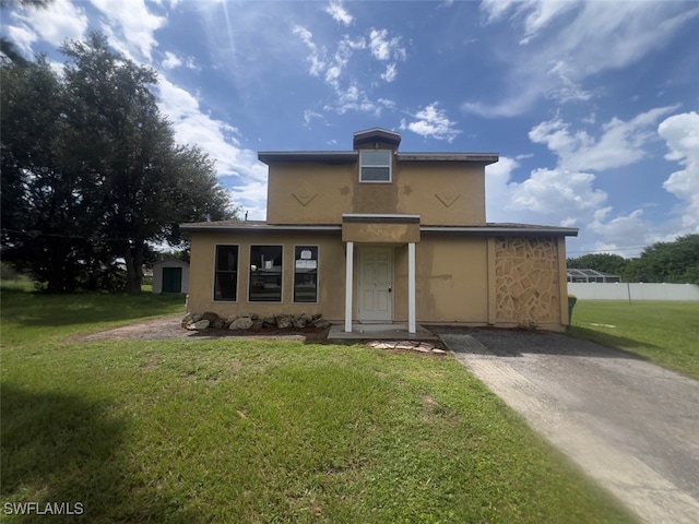 view of front facade featuring a front yard