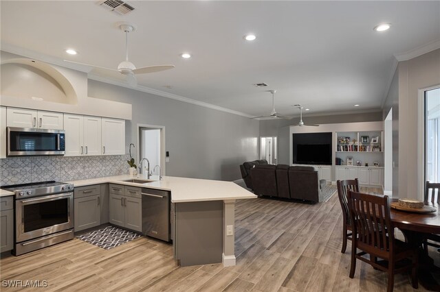 kitchen featuring kitchen peninsula, gray cabinetry, stainless steel appliances, light hardwood / wood-style flooring, and ceiling fan