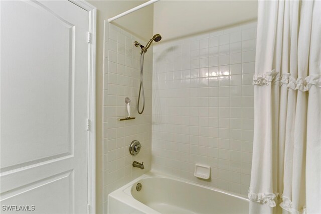 bathroom with shower / tub combo