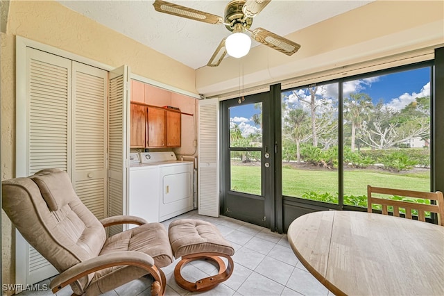 sunroom / solarium featuring washer and dryer and ceiling fan