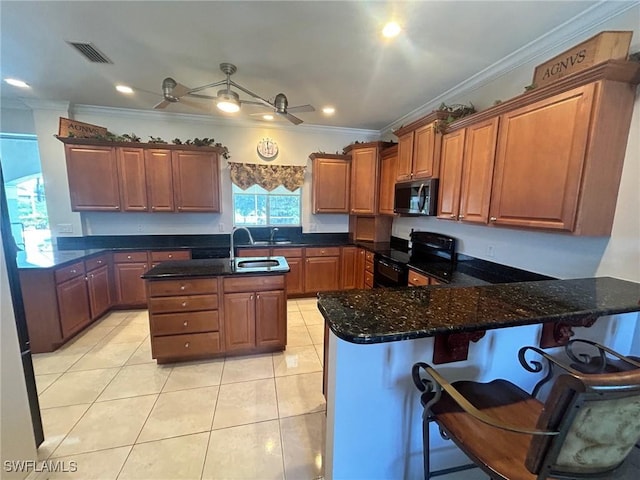 kitchen featuring a kitchen bar, crown molding, black / electric stove, kitchen peninsula, and ceiling fan