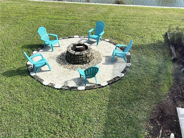 view of yard featuring an outdoor fire pit