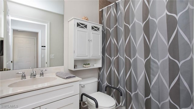 full bathroom with curtained shower, vanity, and toilet