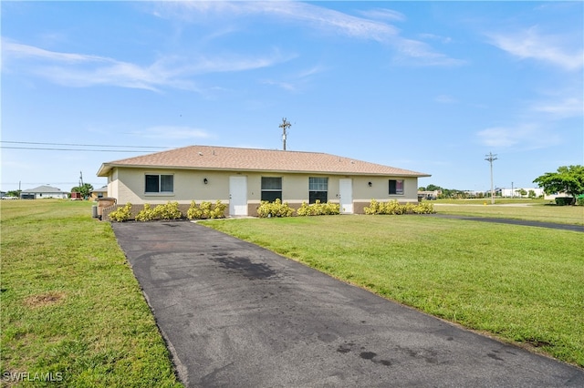 ranch-style house featuring a front lawn