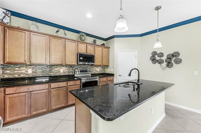 kitchen featuring stainless steel appliances, an island with sink, light tile patterned floors, dark stone counters, and sink