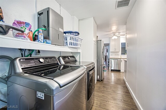 washroom with ceiling fan, separate washer and dryer, and dark hardwood / wood-style flooring