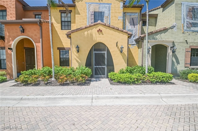 view of front facade