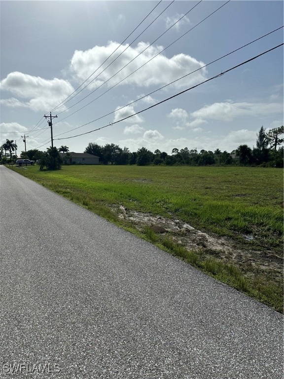 Listing photo 3 for 1104 NE 32nd Ln, Cape Coral FL 33909