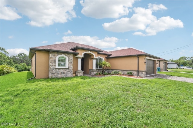 view of front facade featuring a garage and a front lawn