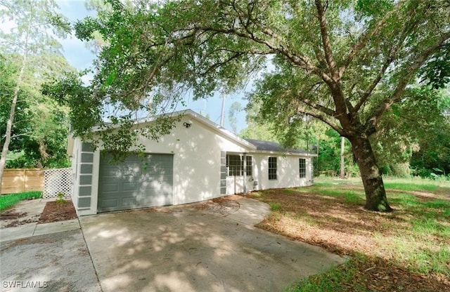 view of front facade featuring a garage