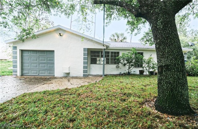 ranch-style home with a front yard