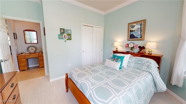 bedroom with a closet, light carpet, baseboards, and ornamental molding