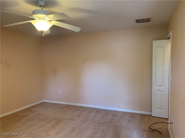 carpeted empty room featuring ceiling fan