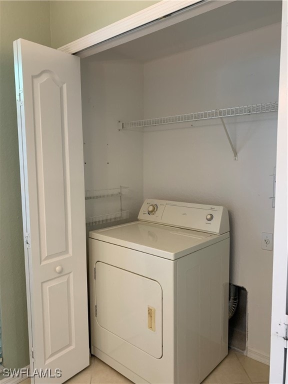 laundry area featuring light tile patterned floors and washer / clothes dryer