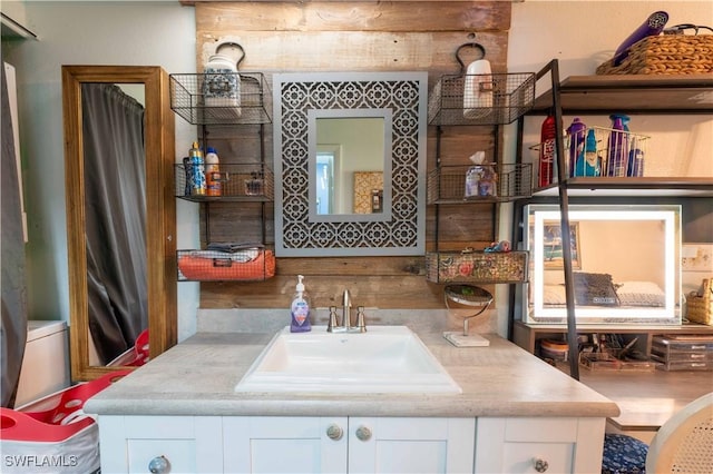 bathroom with vanity