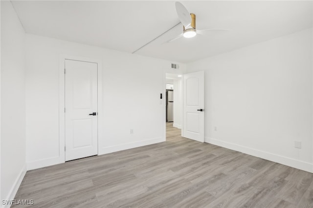 empty room featuring light wood-type flooring and ceiling fan