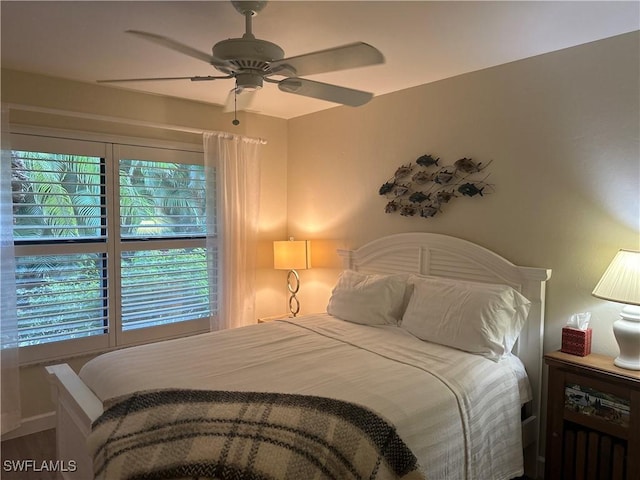 bedroom with ceiling fan