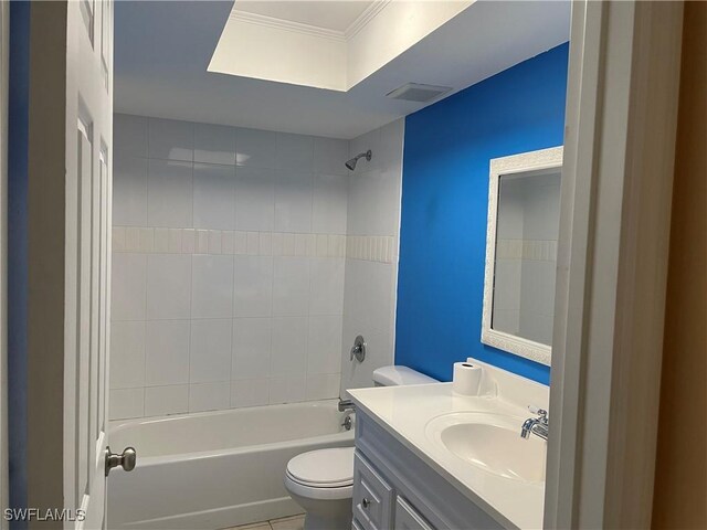 full bathroom with vanity, toilet, and tiled shower / bath