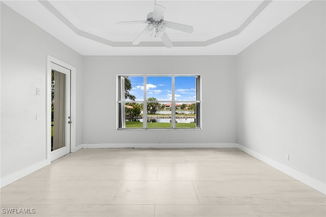 empty room with a tray ceiling and ceiling fan