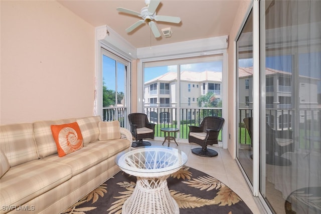 sunroom with ceiling fan