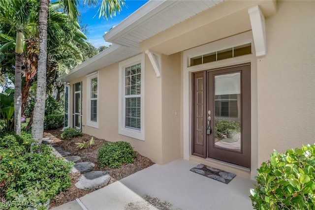 view of exterior entry featuring stucco siding