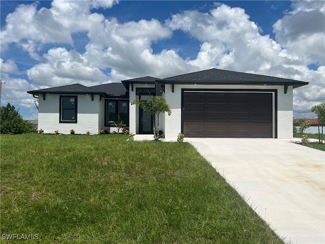 view of front facade featuring a front lawn and a garage