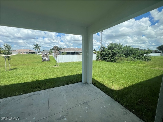 view of yard featuring a patio area