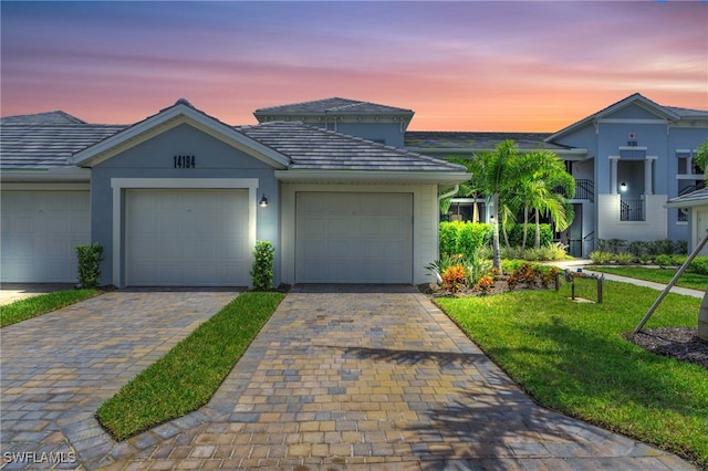 view of front of home featuring a lawn and a garage