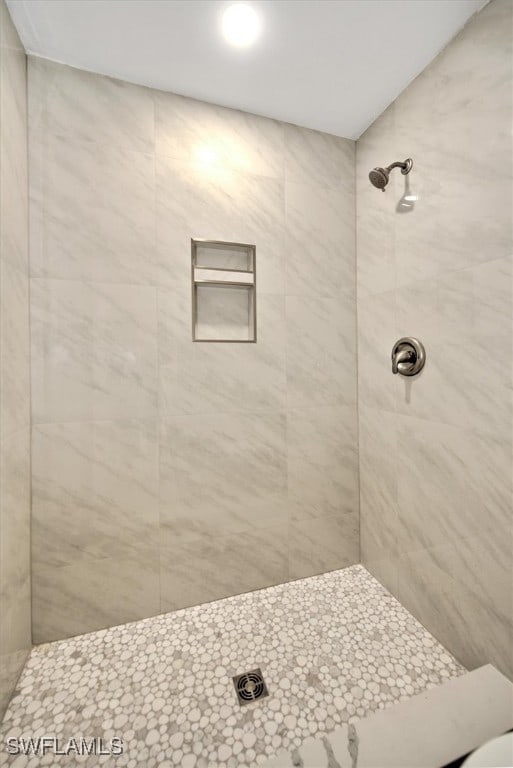 bathroom with a tile shower