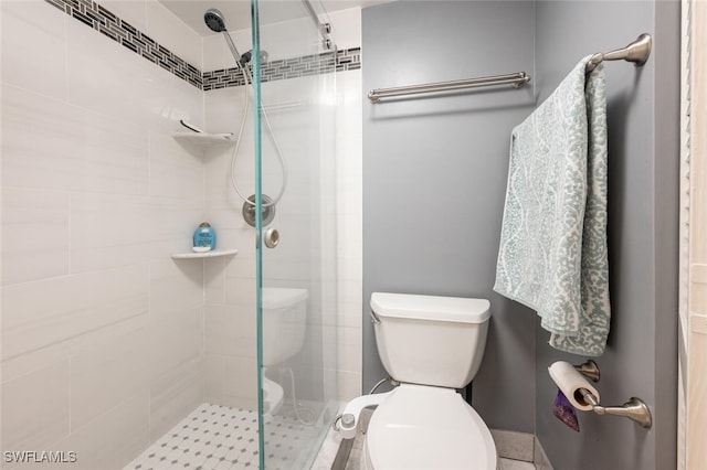 full bathroom featuring a stall shower and toilet