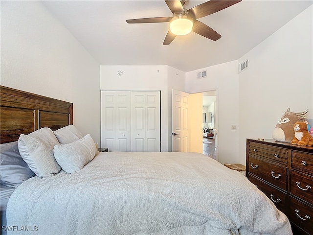 bedroom featuring ceiling fan, hardwood / wood-style floors, and a closet