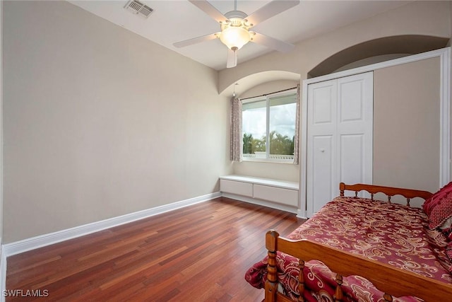 bedroom featuring a closet, hardwood / wood-style flooring, and ceiling fan