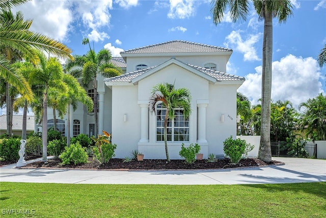 view of front of property with a front lawn